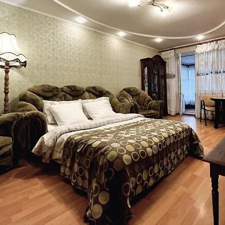 Теплая Квартира: Cozy Veranda Retreat in Kyiv Exterior photo