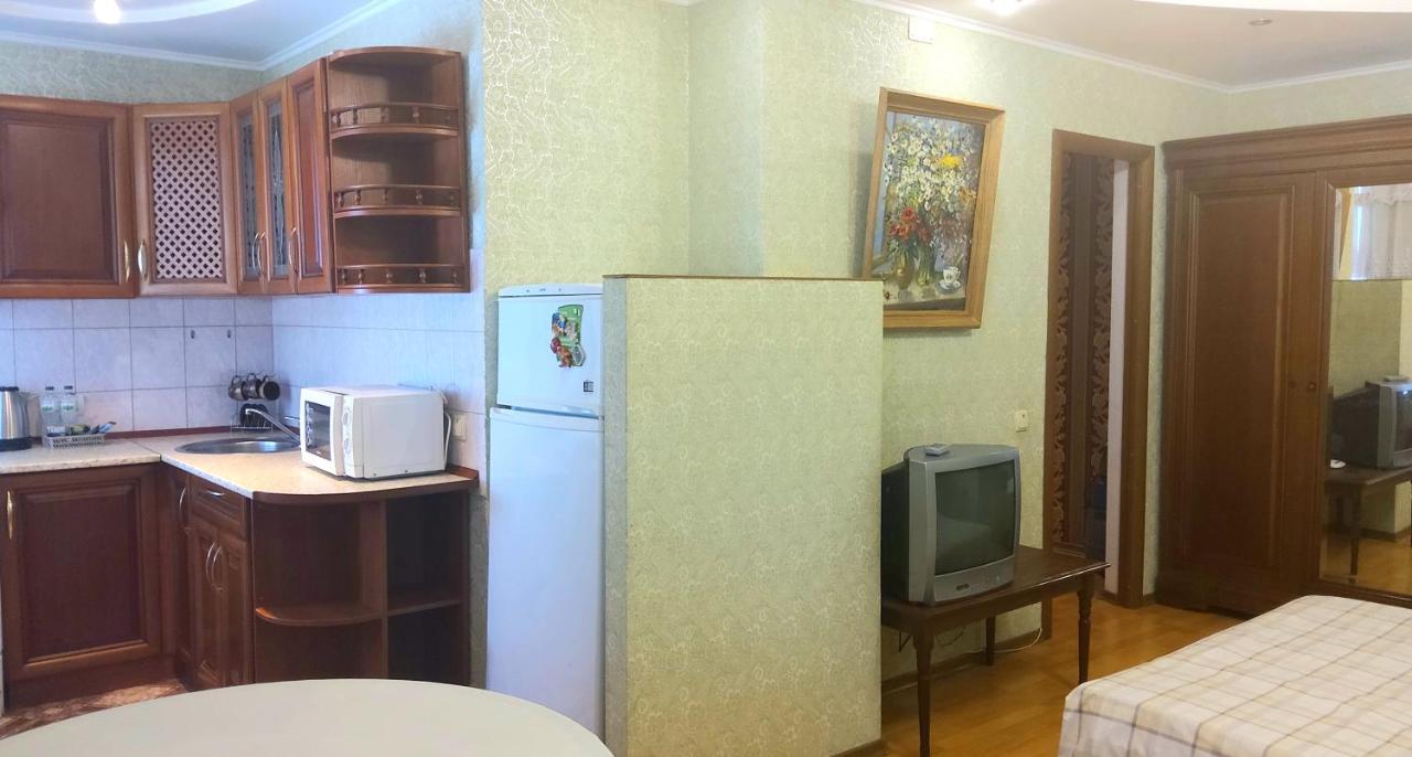теплая квартира: Cozy Veranda Retreat In Apartment Kyiv