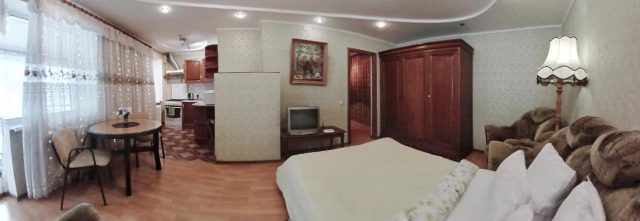Apartment теплая квартира: Cozy Veranda Retreat In