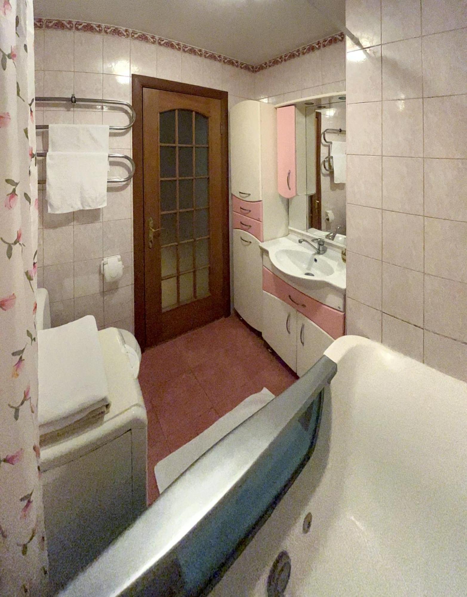 теплая квартира: Cozy Veranda Retreat In Apartment Kyiv